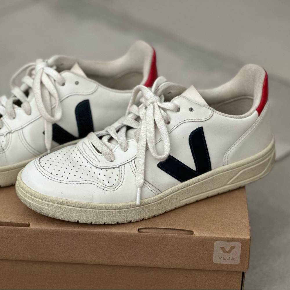 VEJA V-10 Low-Top Leather Sneakers